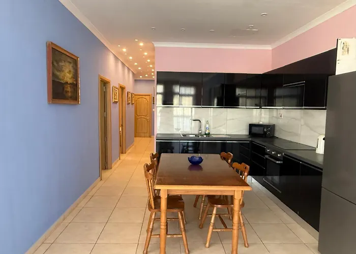 Mayfair Апартаменты